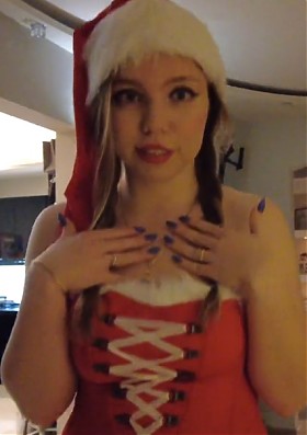 Снегурочка изменила Деду Морозу и получила сперму на лицо