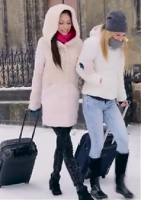 Русская со своей чешской подругой удовлетворили копа